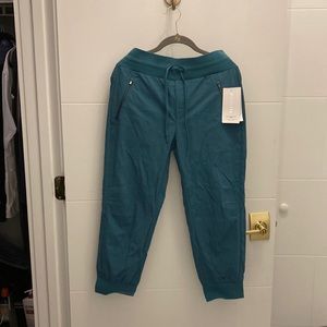 NWT Athleta Trekkie North Joggers